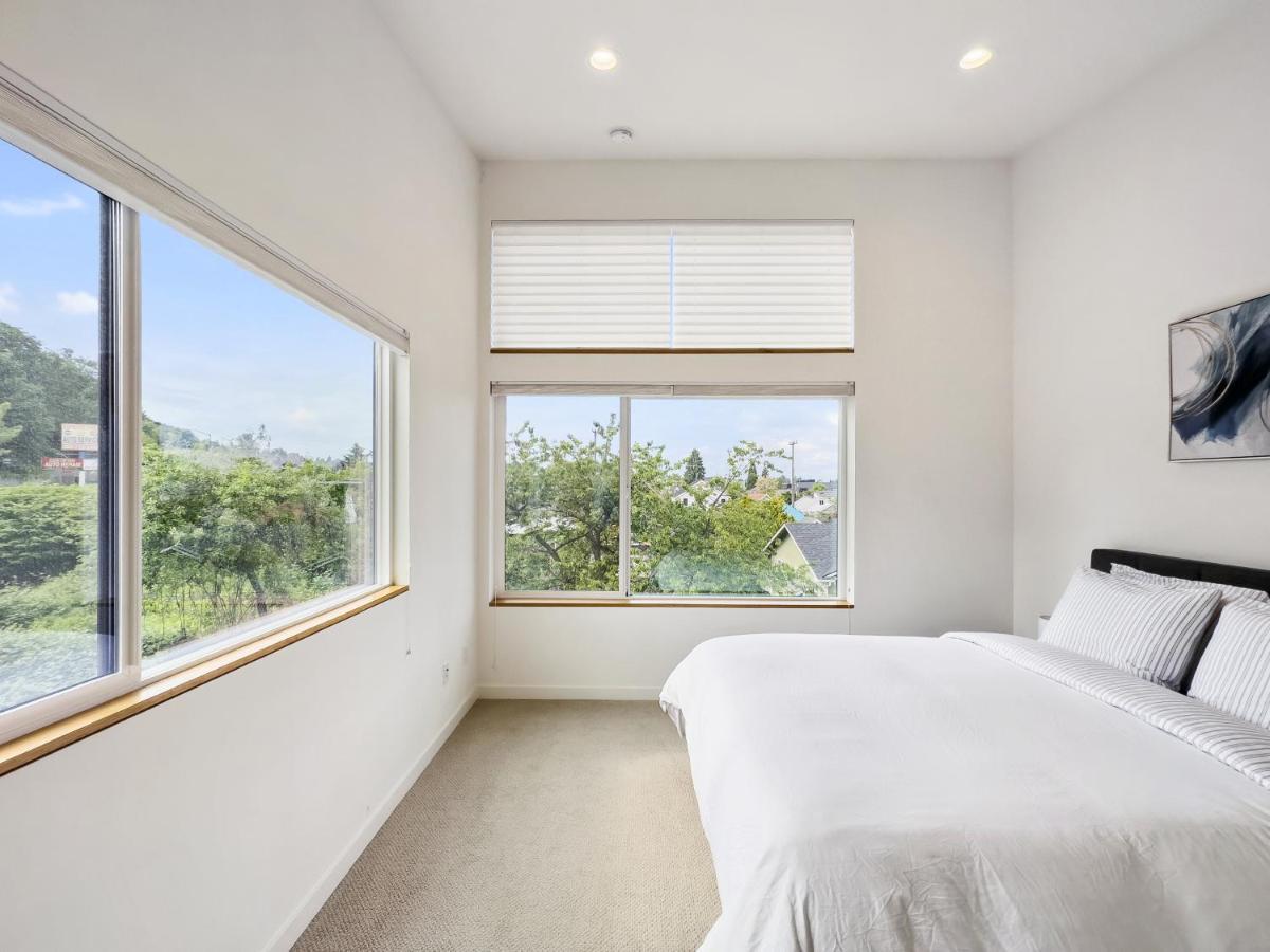 شقة Modern Two Story Townhouse Near Light Rail سياتل المظهر الخارجي الصورة