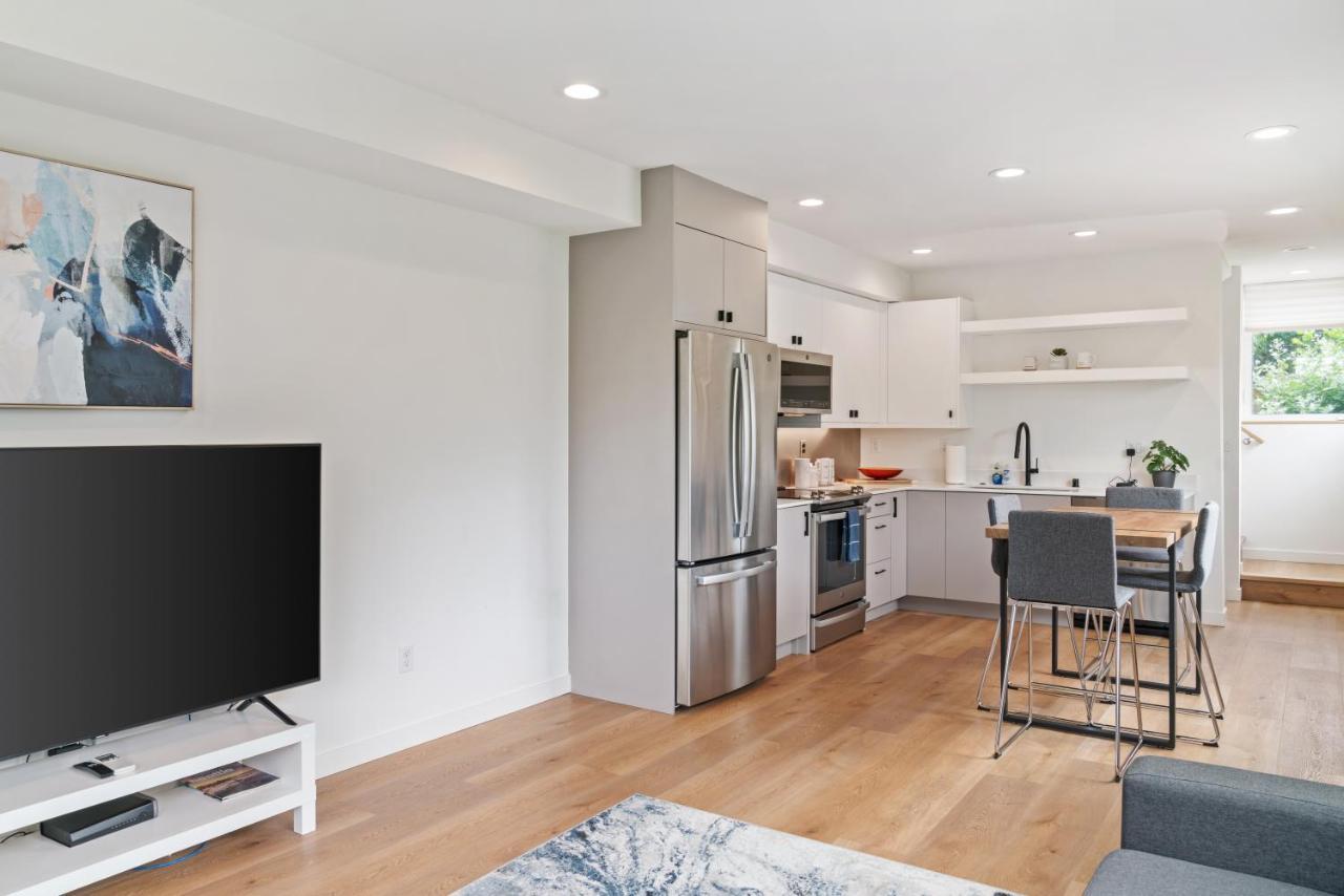 شقة Modern Two Story Townhouse Near Light Rail سياتل المظهر الخارجي الصورة